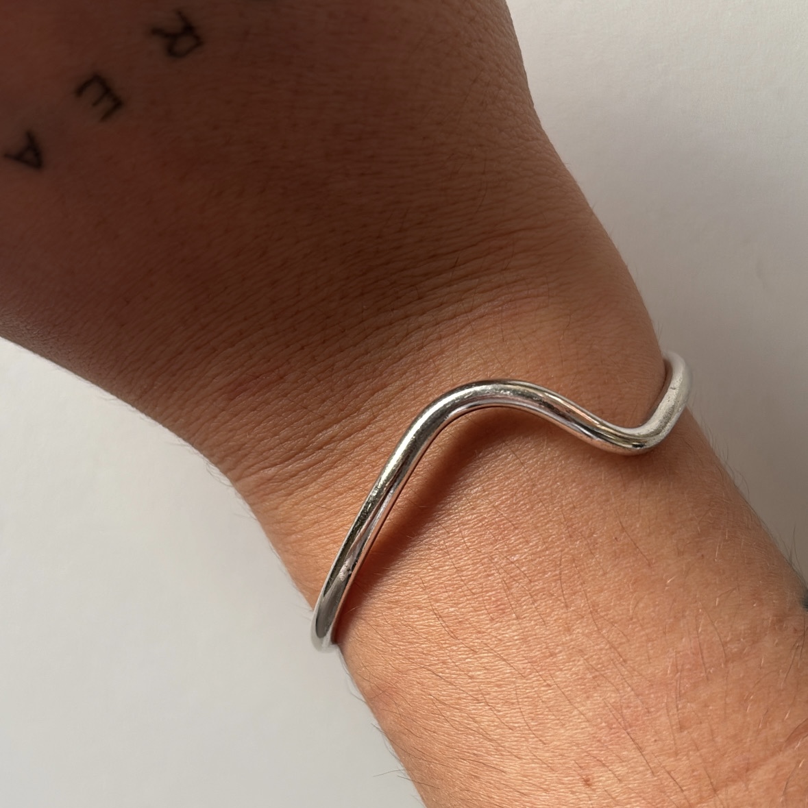Alternative view of VELA bracelet