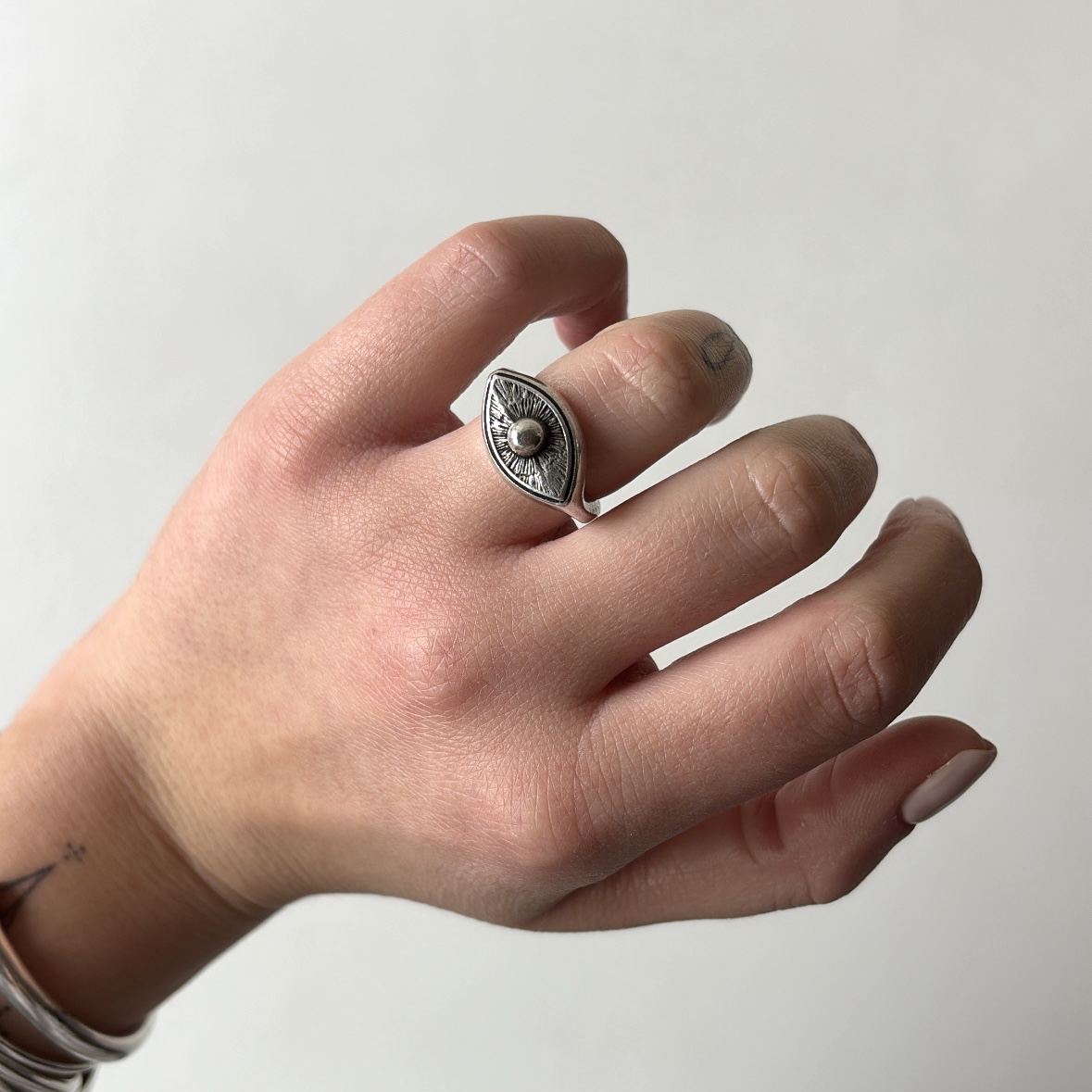 Alternative view of EYE ring