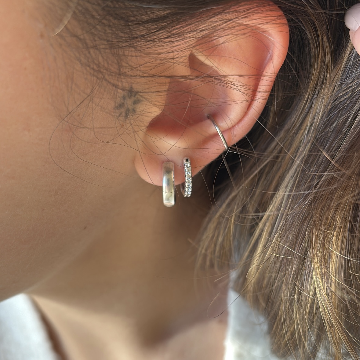 Alternative view of Classic Clip Hoops