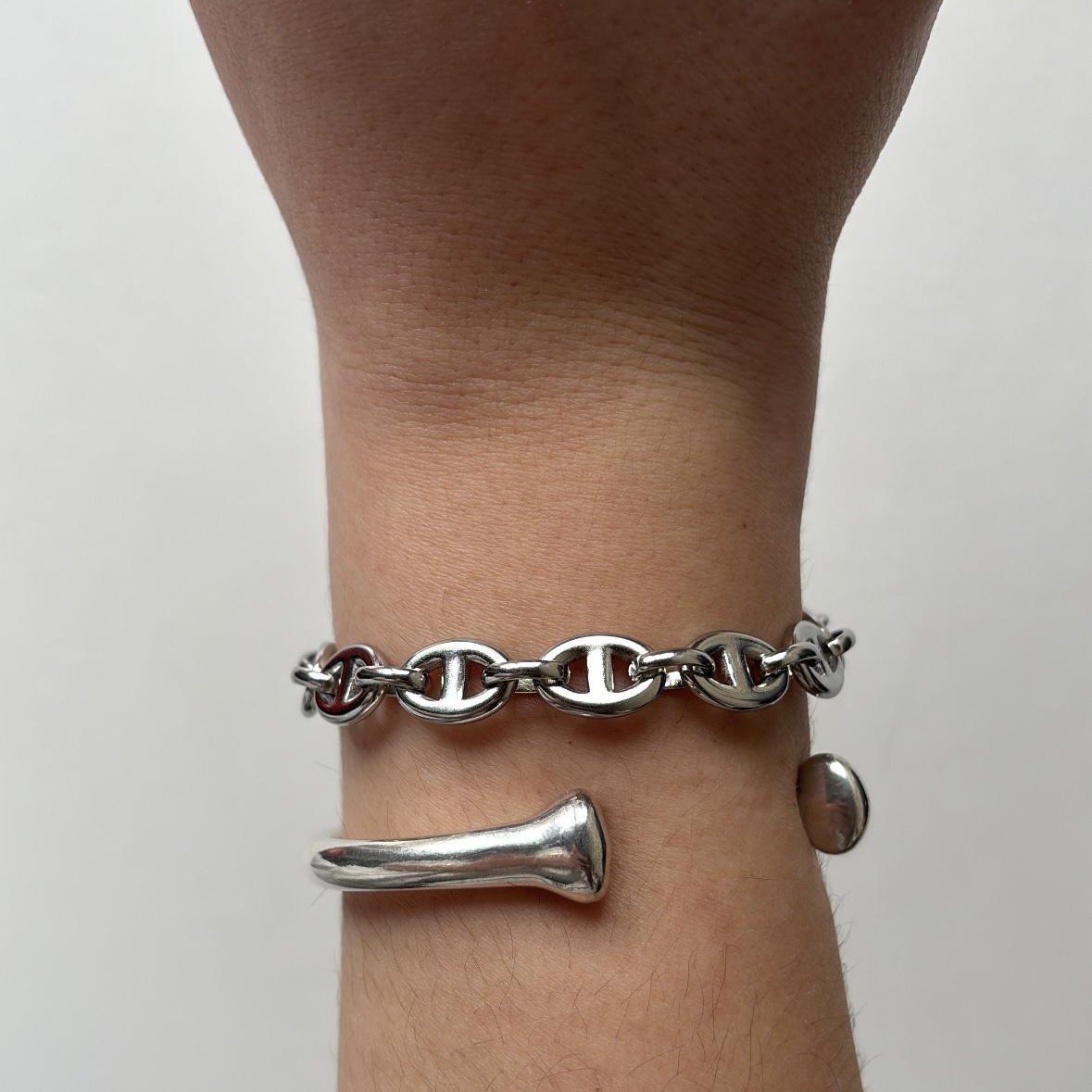 Alternative view of PULSE chain bracelet