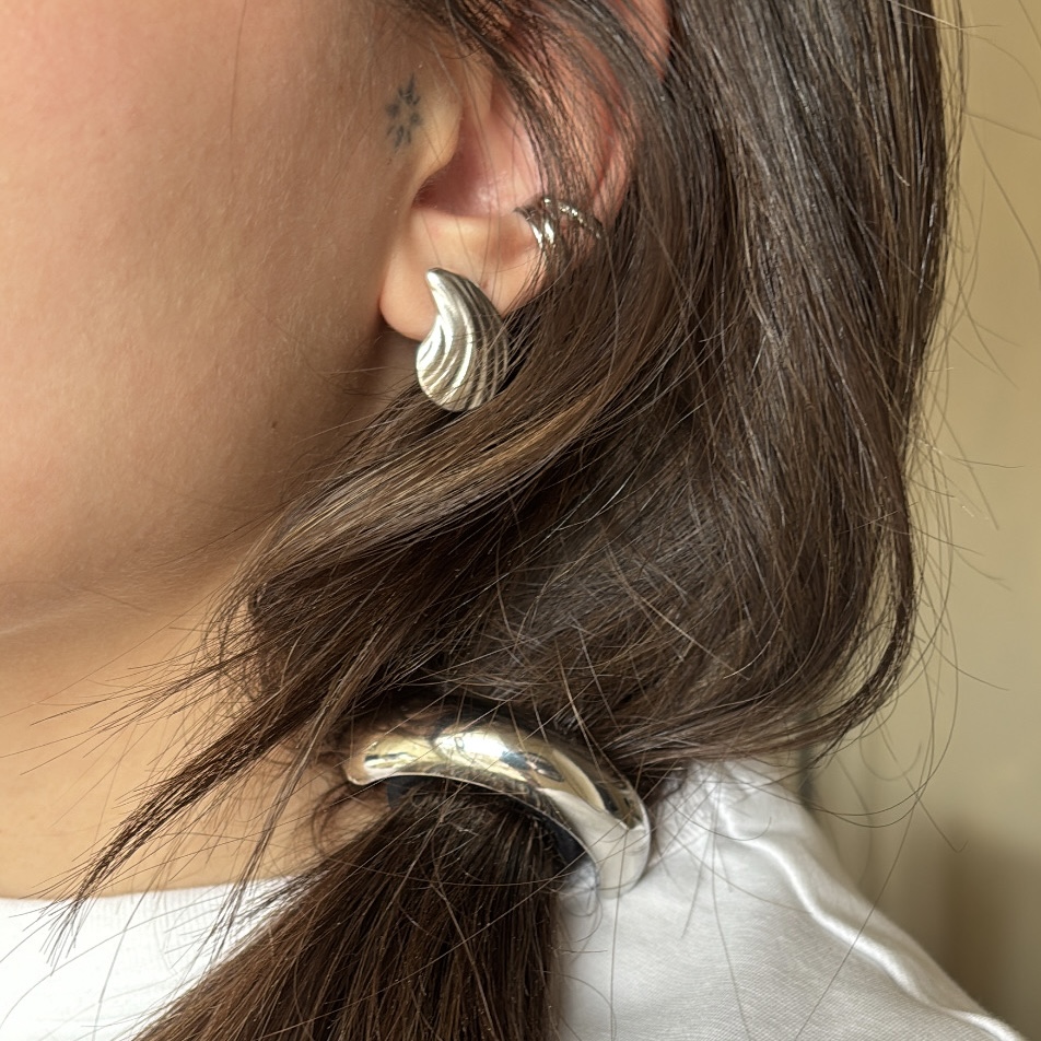 Alternative view of HOLD hair elastic