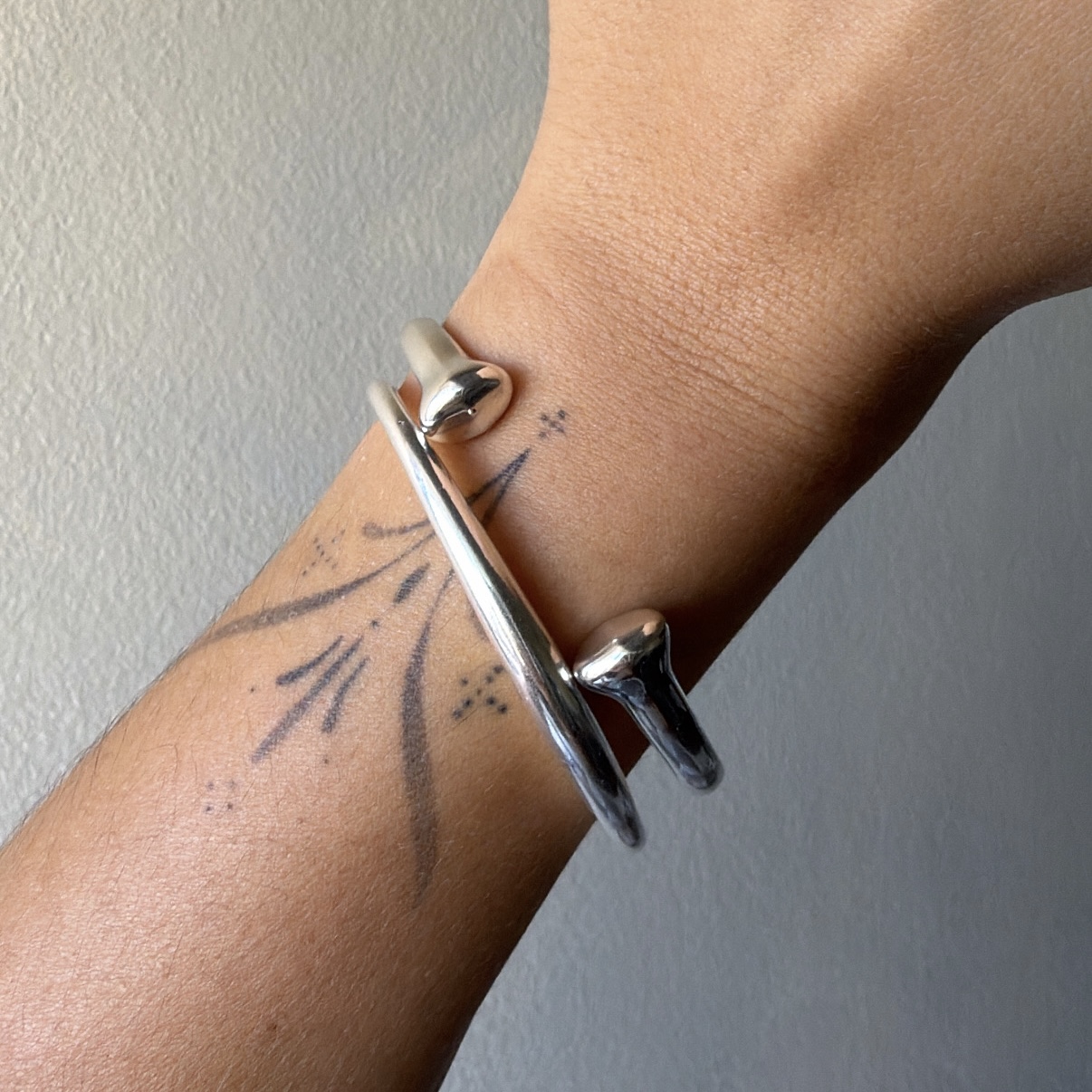 Alternative view of ORBITA & SOLA cuffs' set