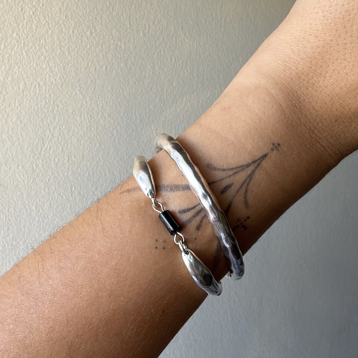 Alternative view of FEMI & NOA cuffs' set