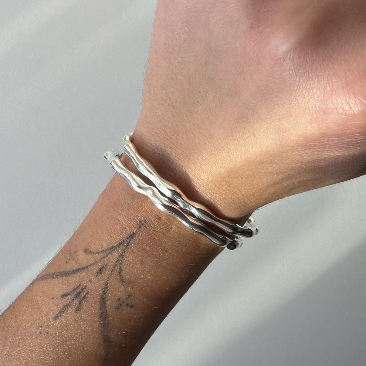 Alternative view of MELT cuff